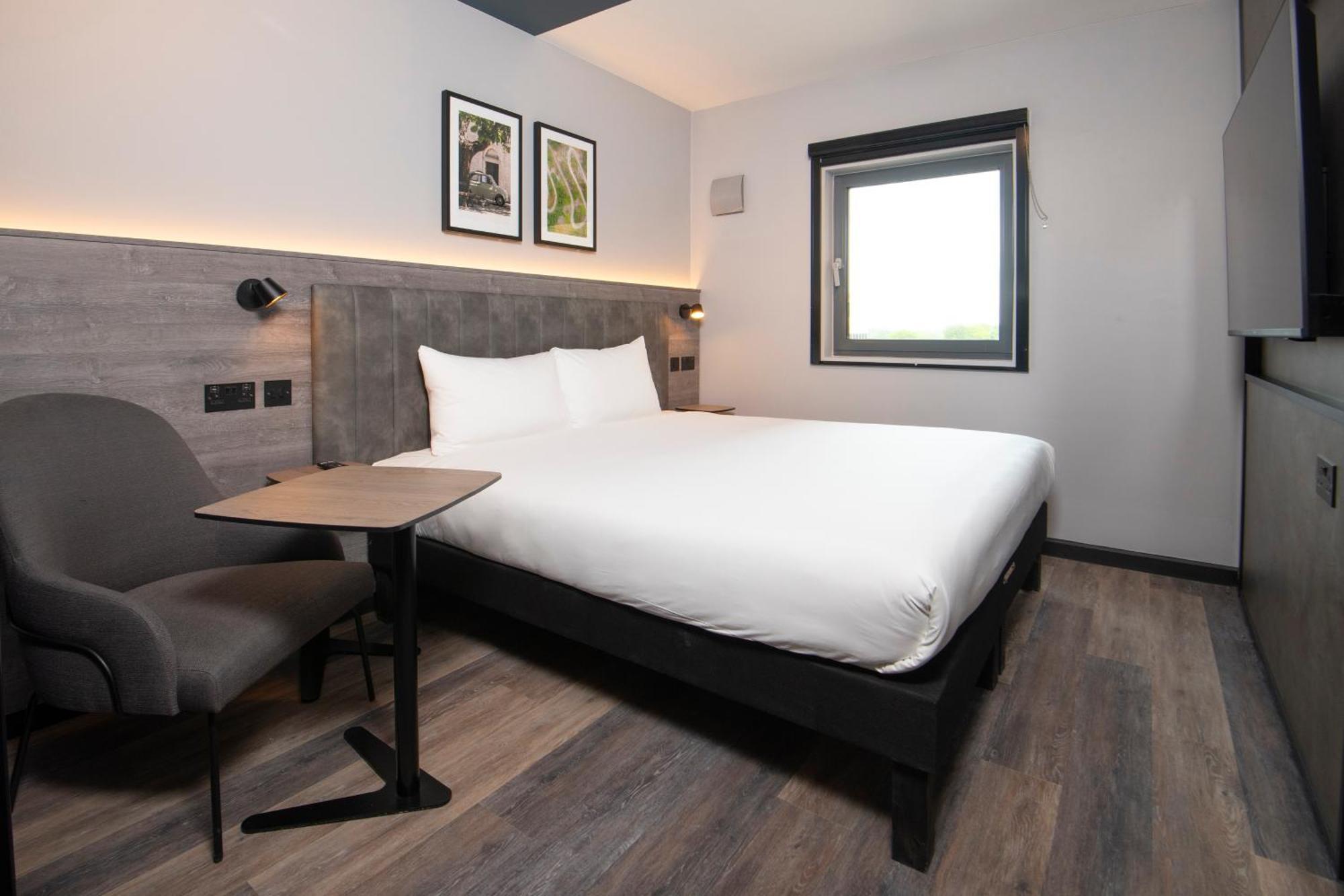 Ibis Styles London Gatwick Airport Otel Crawley  Dış mekan fotoğraf