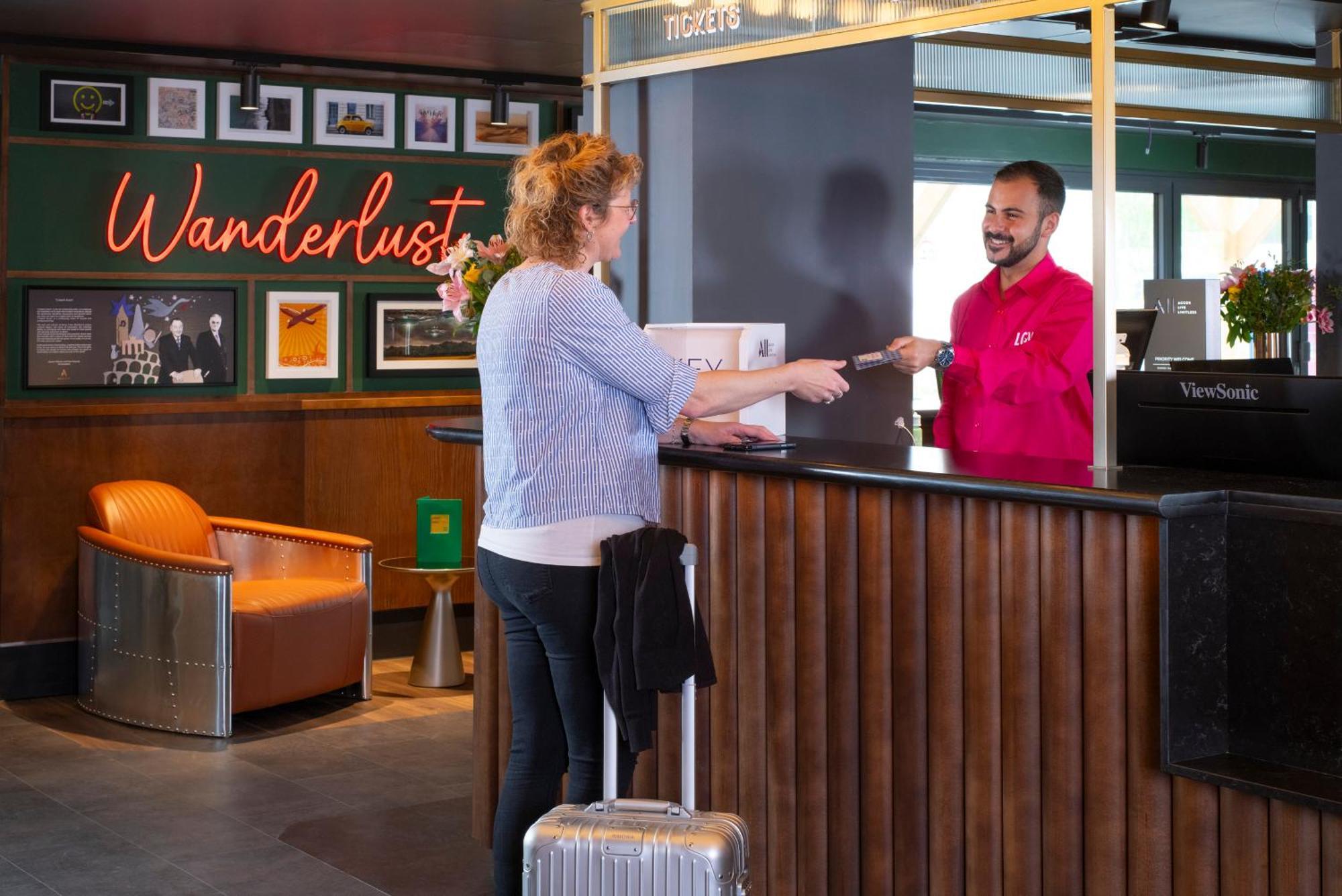 Ibis Styles London Gatwick Airport Otel Crawley  Dış mekan fotoğraf