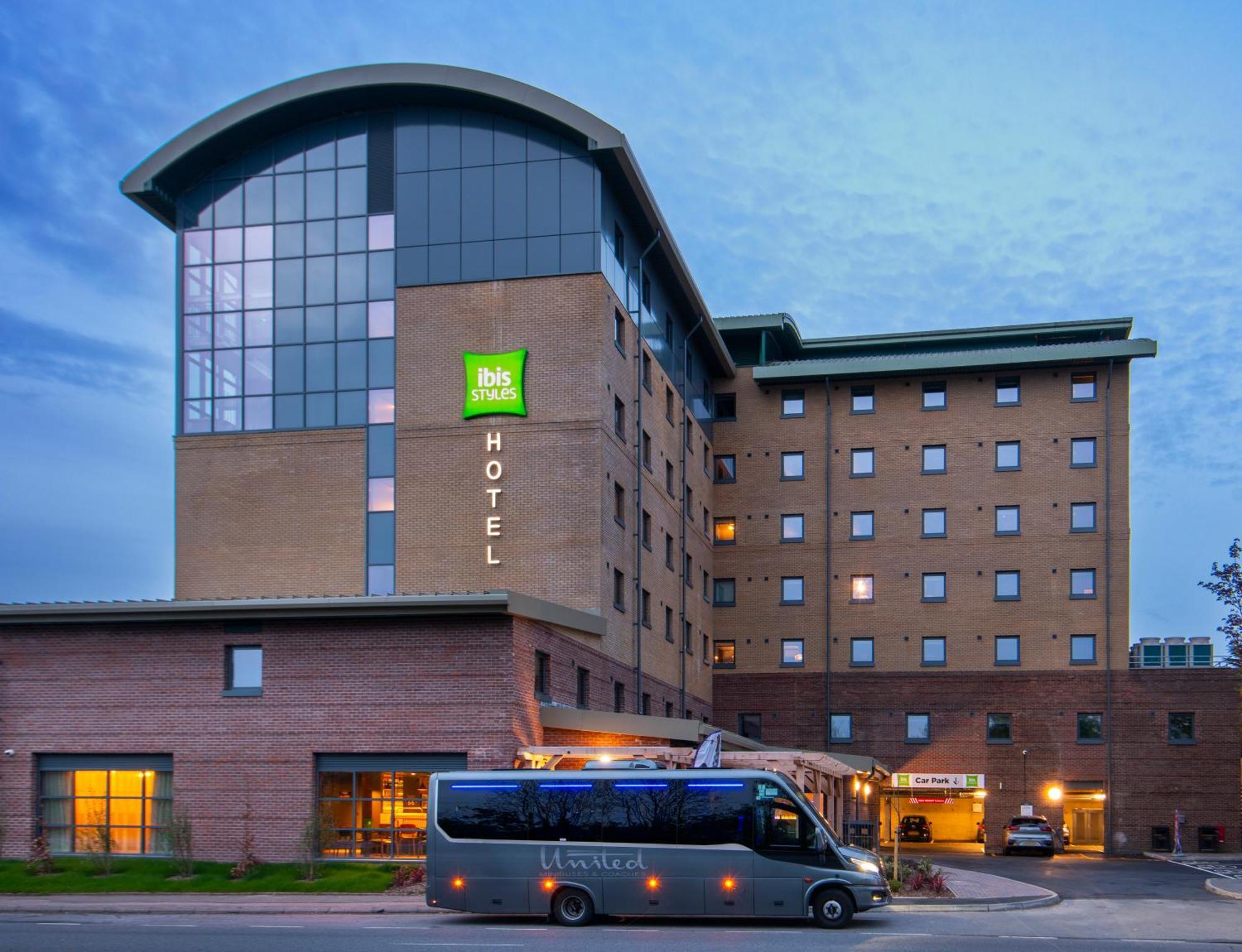 Ibis Styles London Gatwick Airport Otel Crawley  Dış mekan fotoğraf