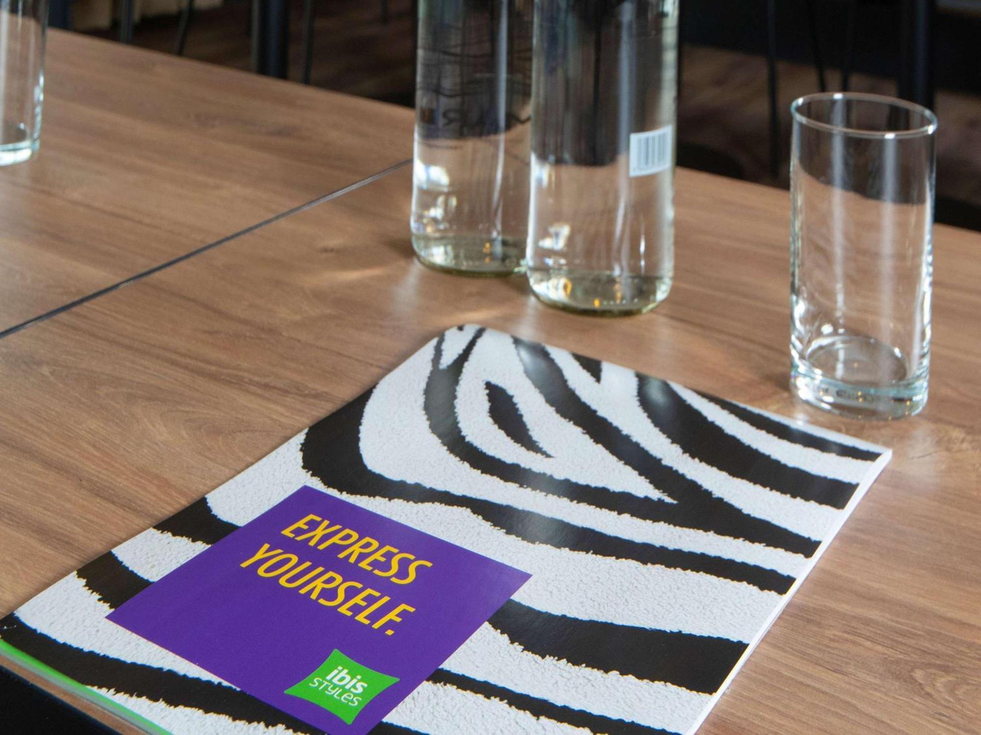 Ibis Styles London Gatwick Airport Otel Crawley  Dış mekan fotoğraf