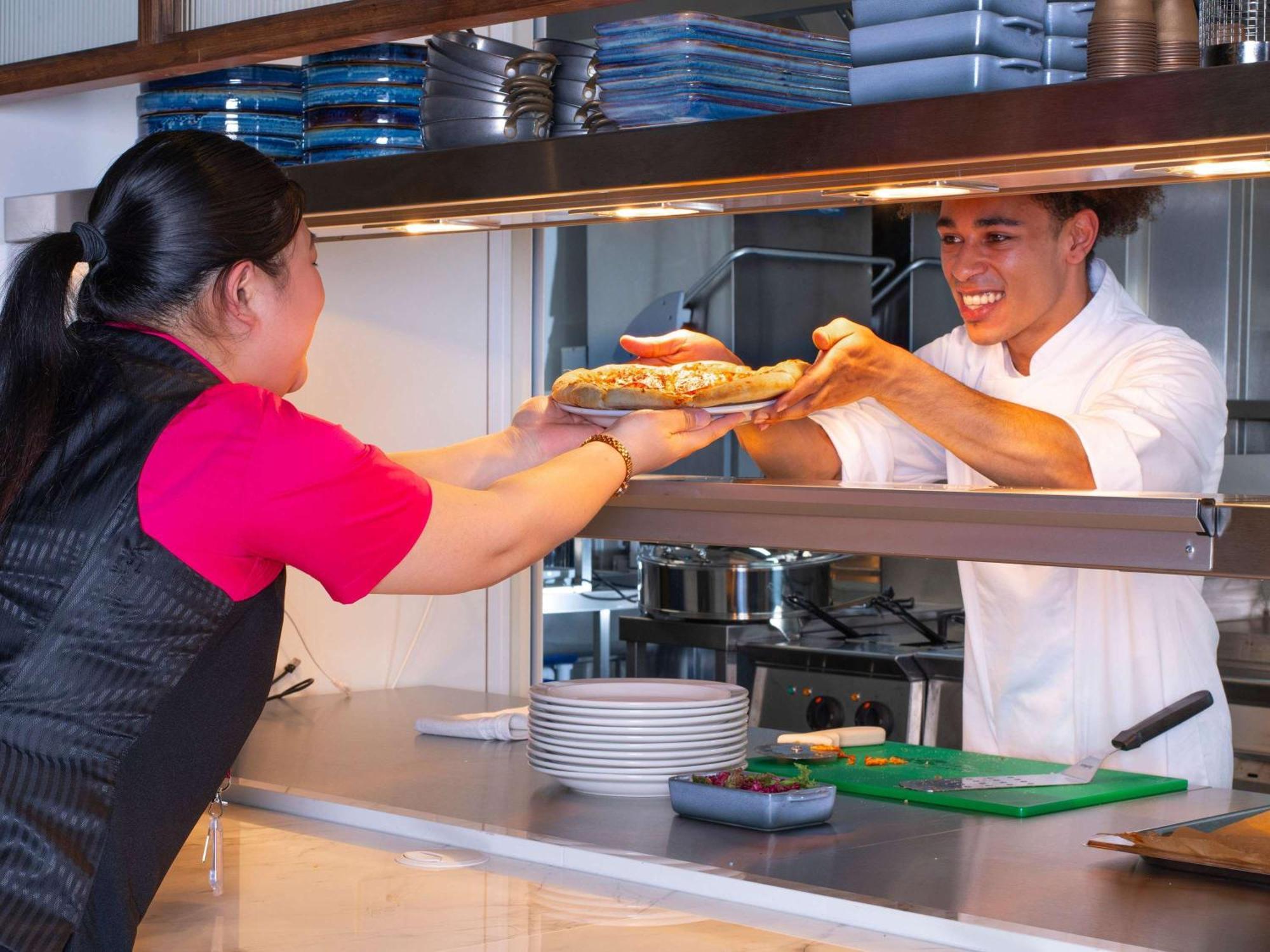 Ibis Styles London Gatwick Airport Otel Crawley  Dış mekan fotoğraf