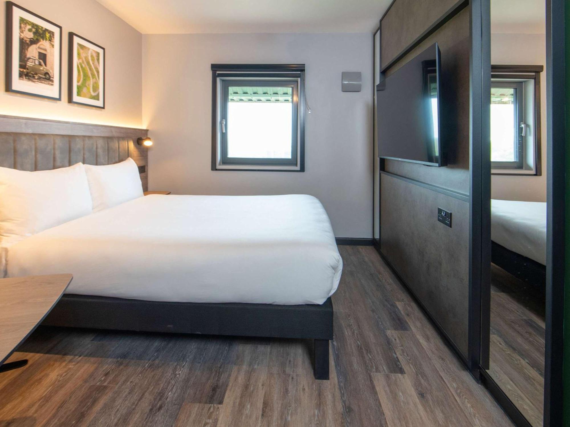 Ibis Styles London Gatwick Airport Otel Crawley  Dış mekan fotoğraf