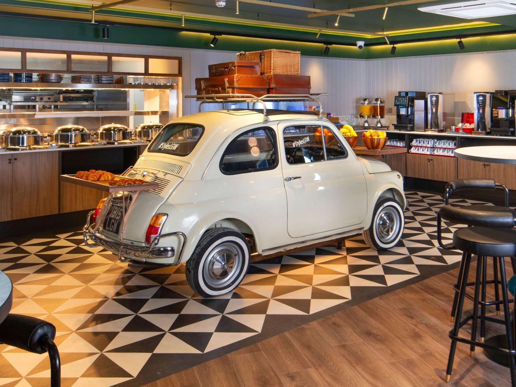 Ibis Styles London Gatwick Airport Otel Crawley  Dış mekan fotoğraf