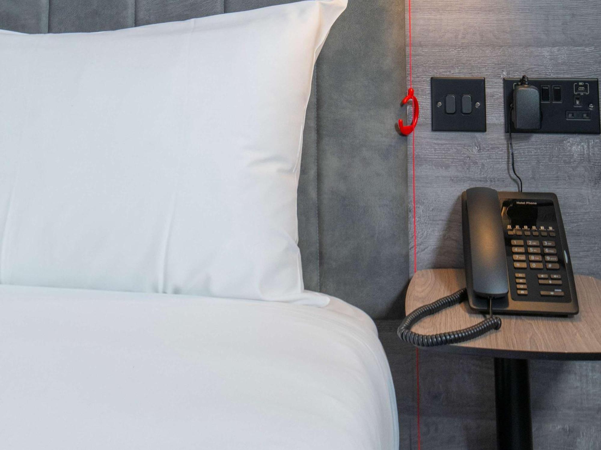Ibis Styles London Gatwick Airport Otel Crawley  Dış mekan fotoğraf