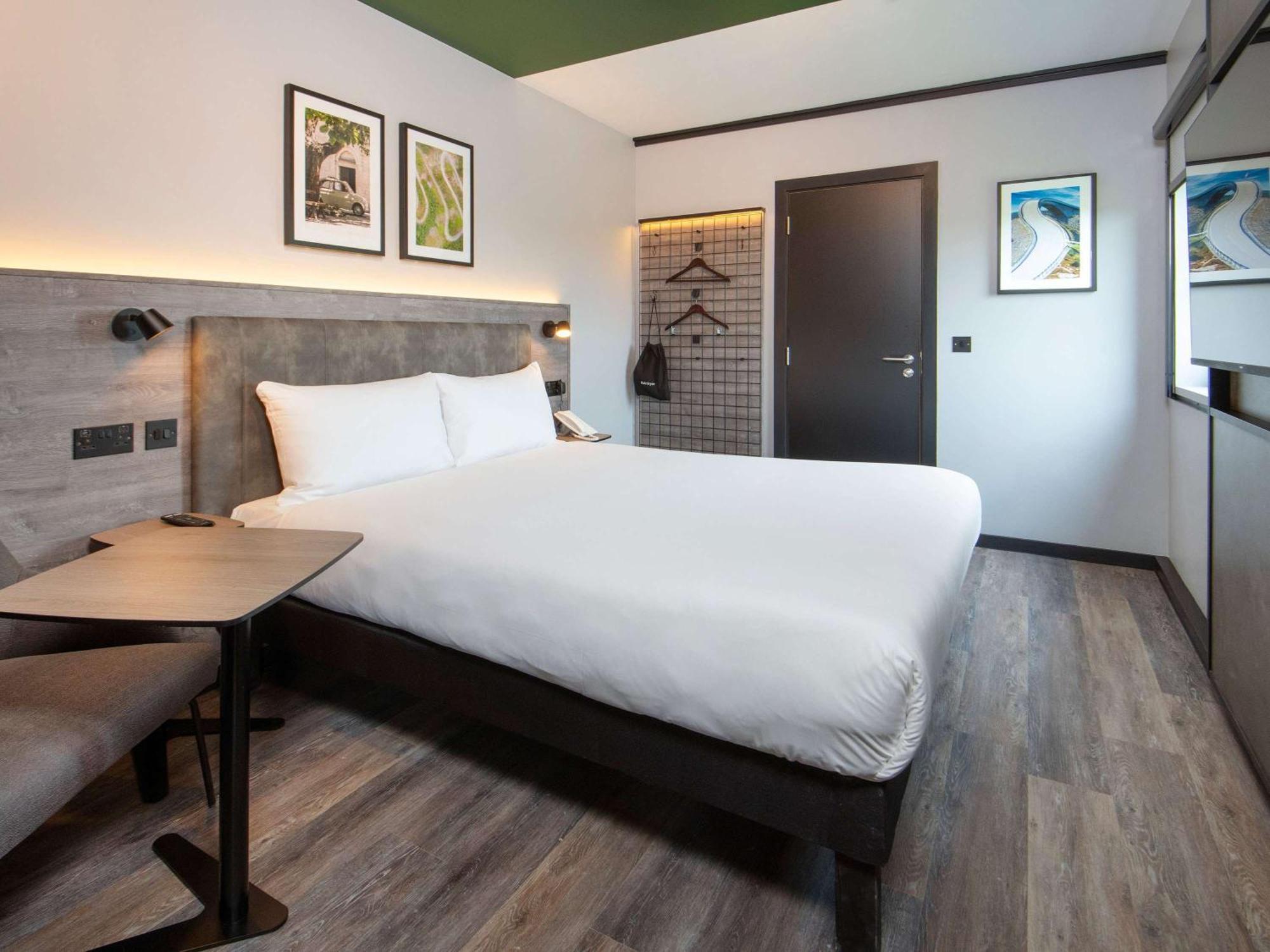 Ibis Styles London Gatwick Airport Otel Crawley  Dış mekan fotoğraf