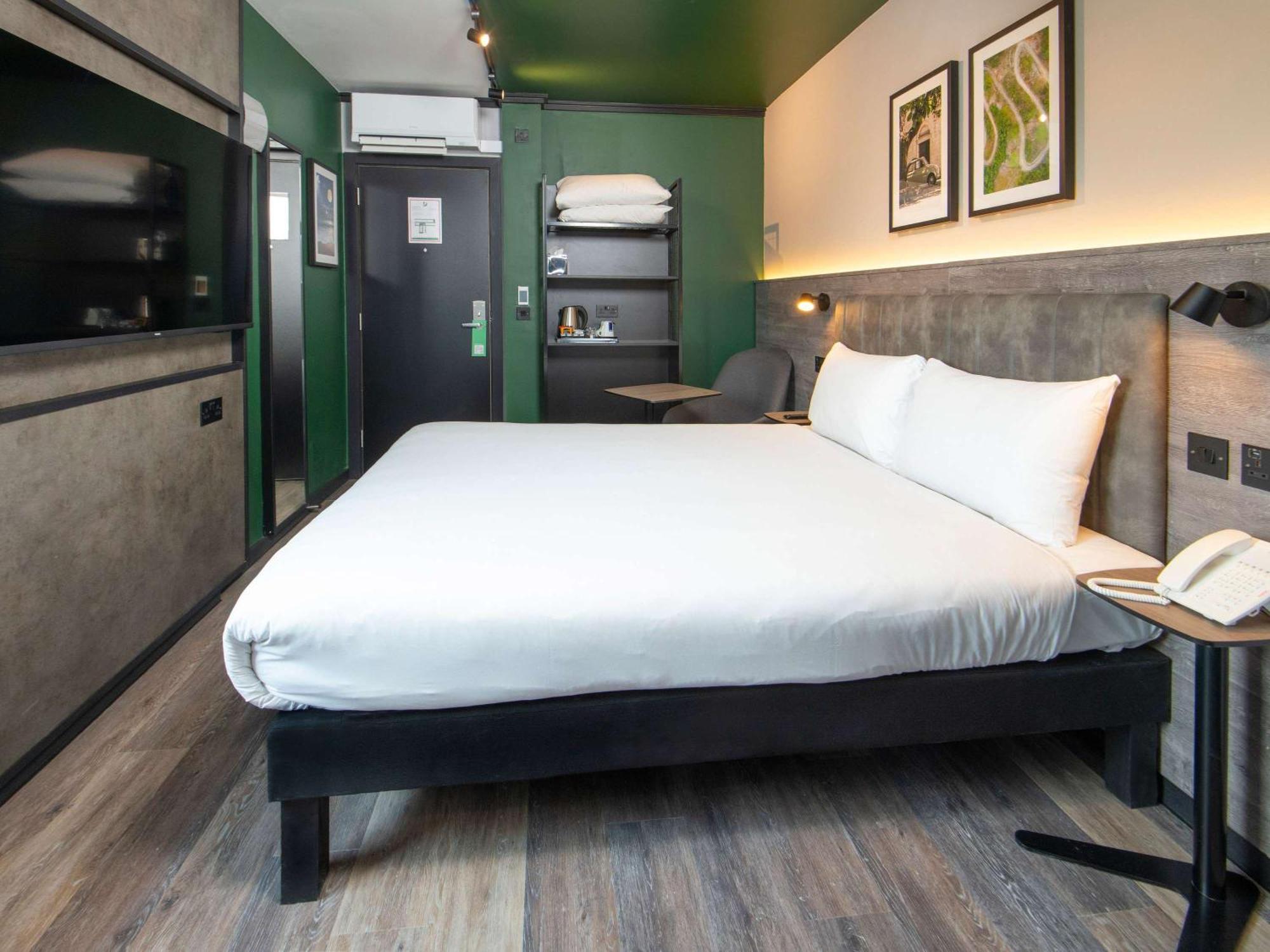 Ibis Styles London Gatwick Airport Otel Crawley  Dış mekan fotoğraf