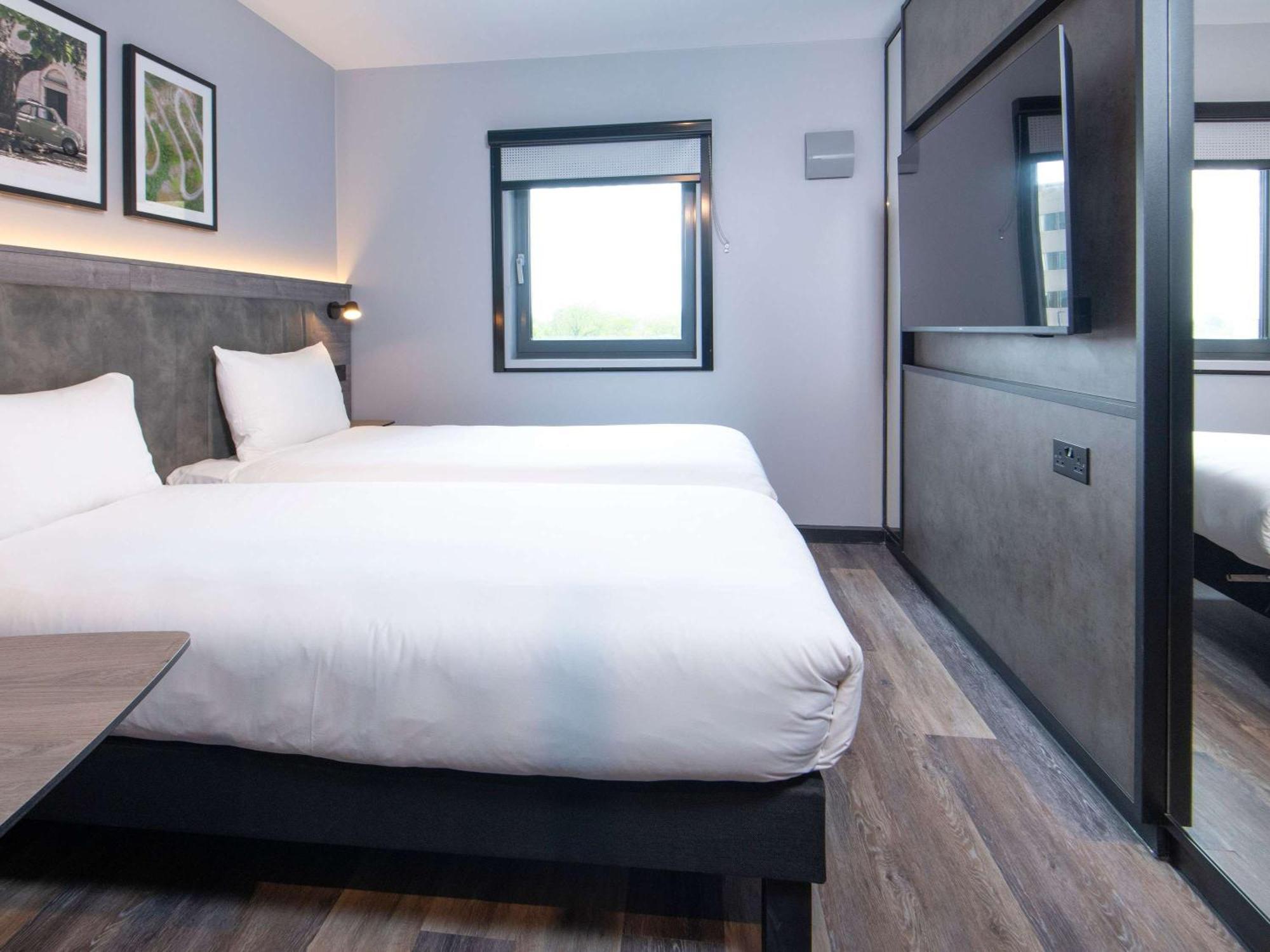 Ibis Styles London Gatwick Airport Otel Crawley  Dış mekan fotoğraf
