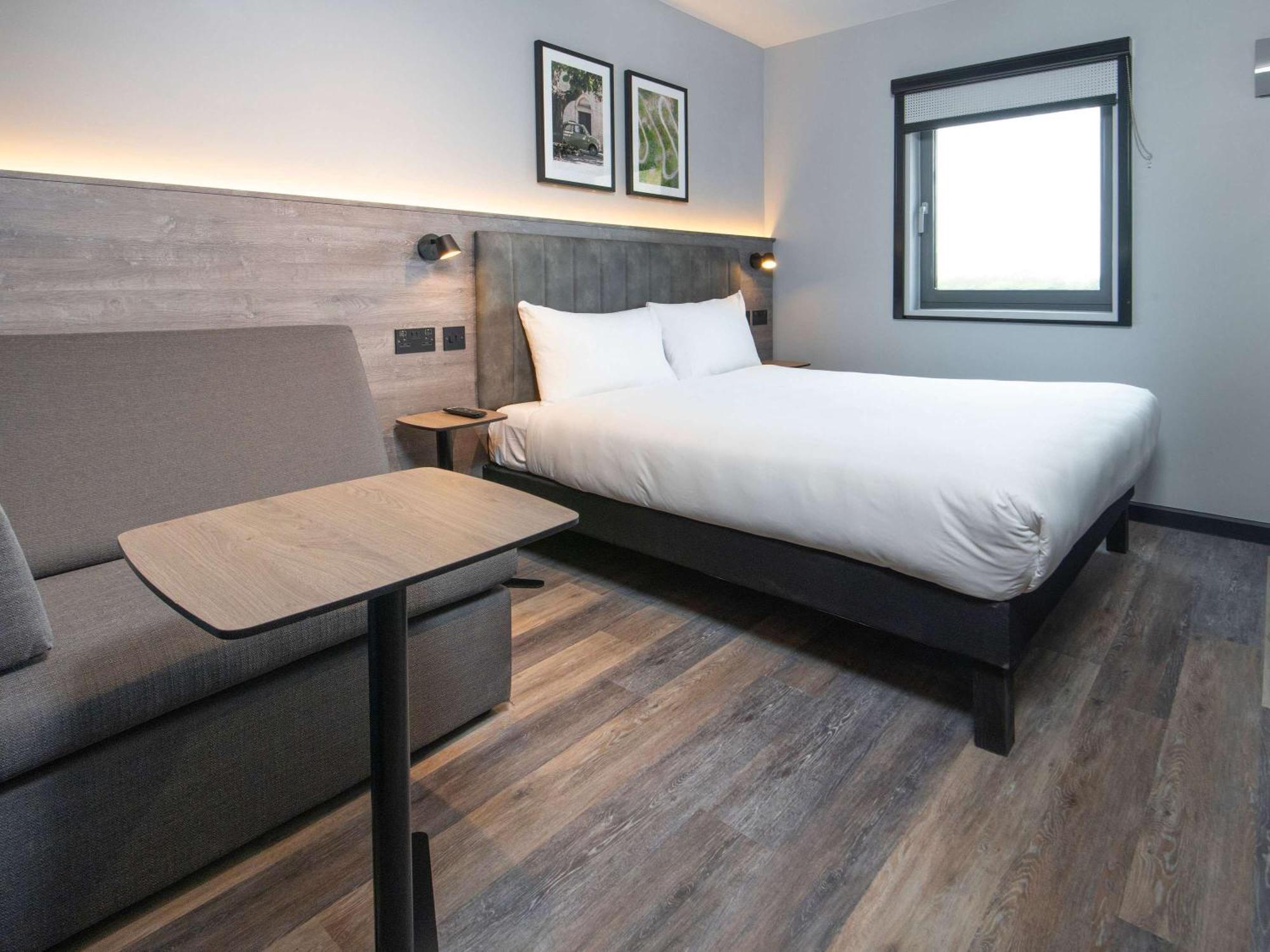 Ibis Styles London Gatwick Airport Otel Crawley  Dış mekan fotoğraf