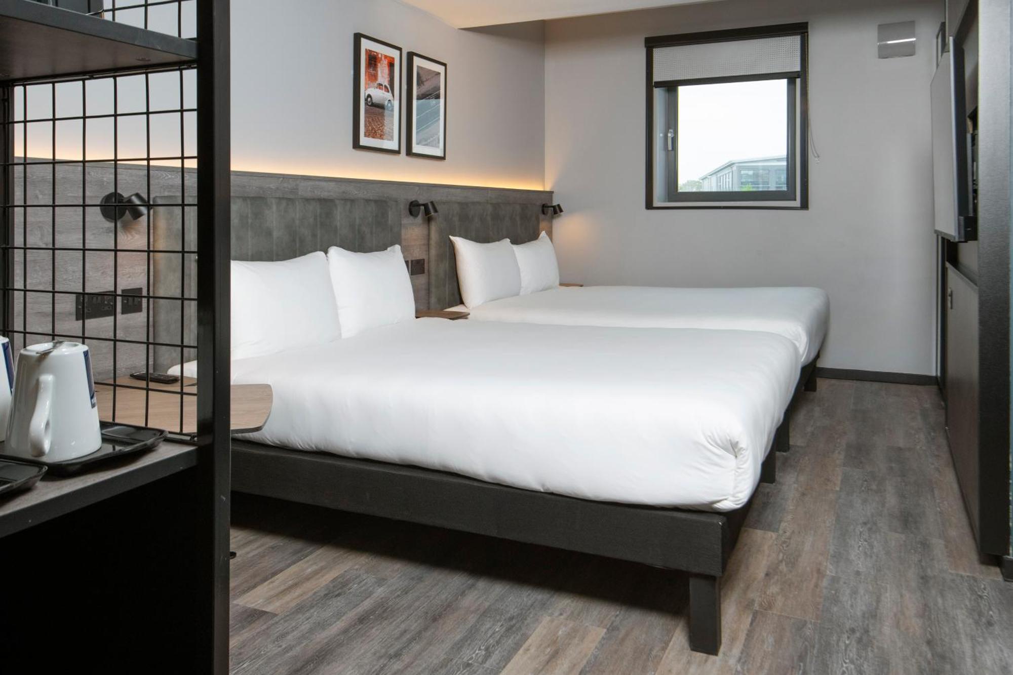 Ibis Styles London Gatwick Airport Otel Crawley  Dış mekan fotoğraf