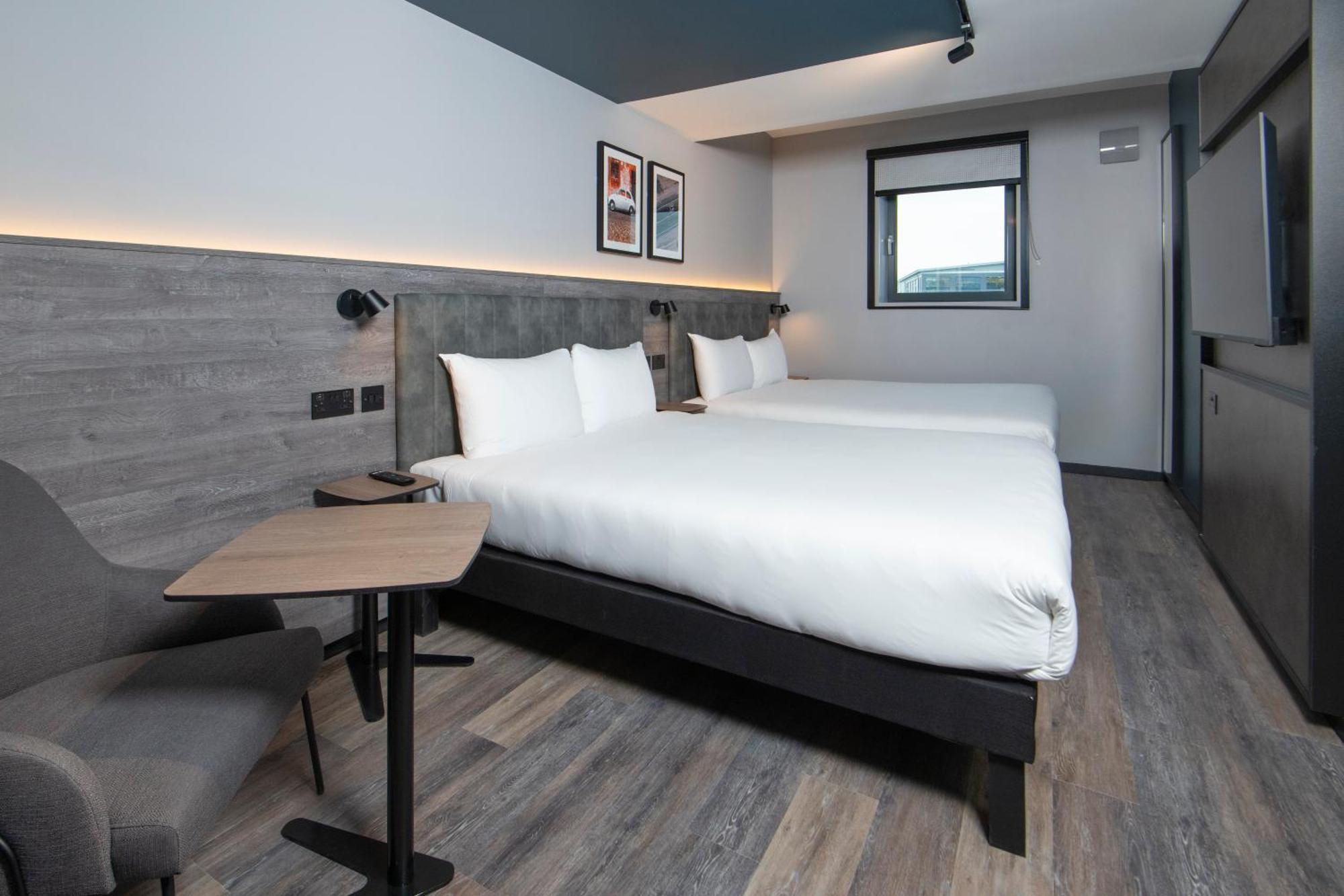 Ibis Styles London Gatwick Airport Otel Crawley  Dış mekan fotoğraf