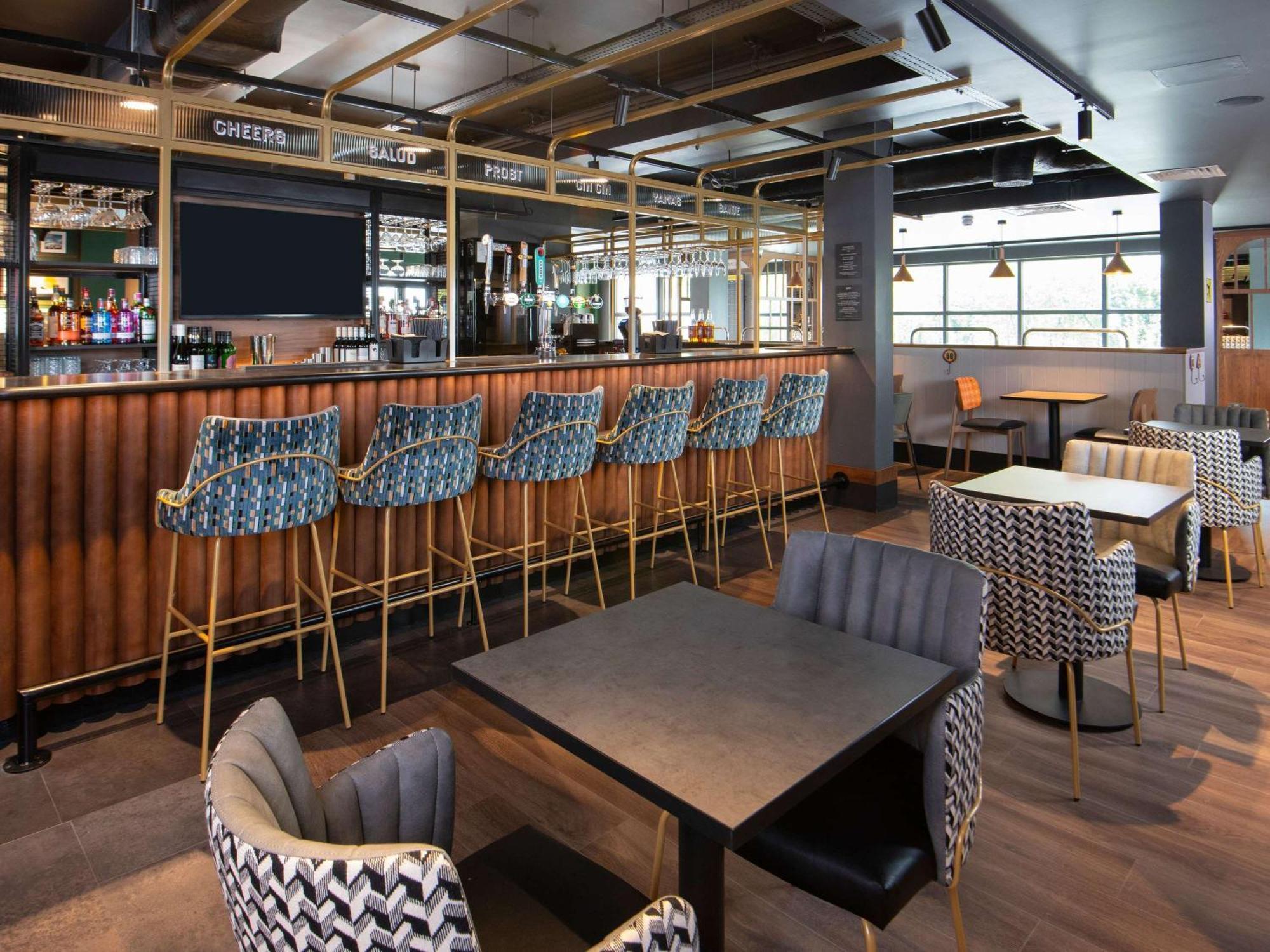 Ibis Styles London Gatwick Airport Otel Crawley  Dış mekan fotoğraf