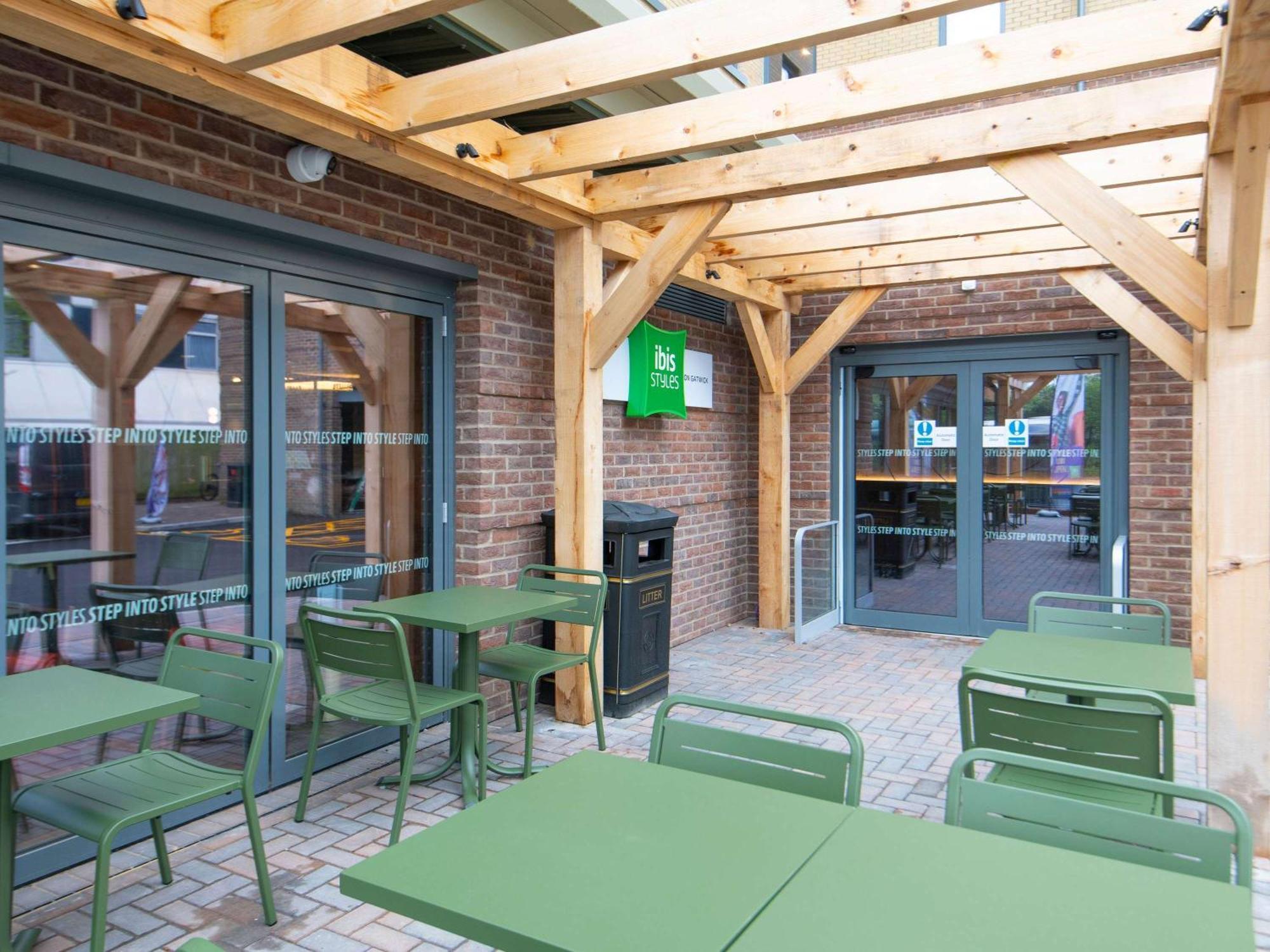 Ibis Styles London Gatwick Airport Otel Crawley  Dış mekan fotoğraf