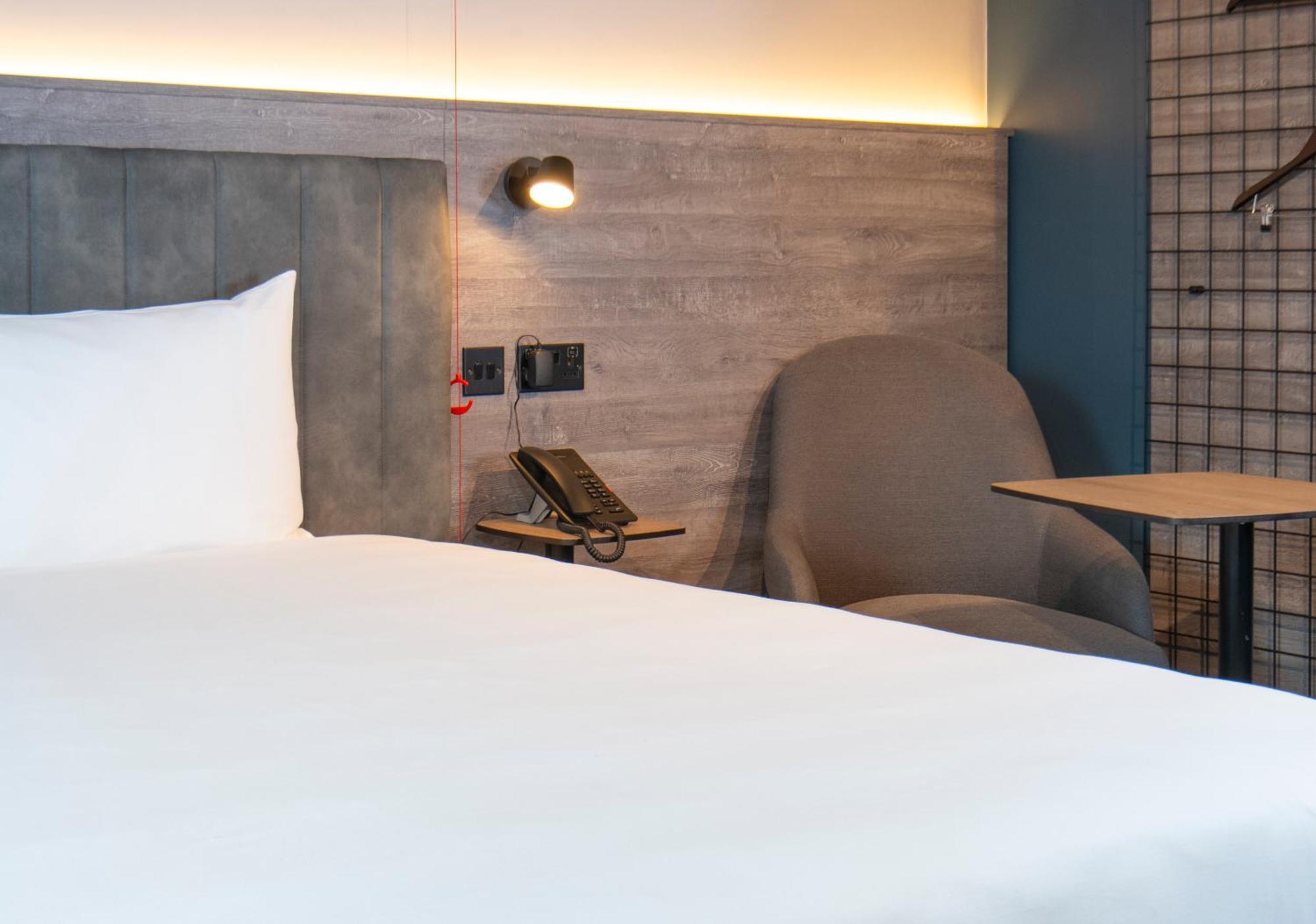 Ibis Styles London Gatwick Airport Otel Crawley  Dış mekan fotoğraf