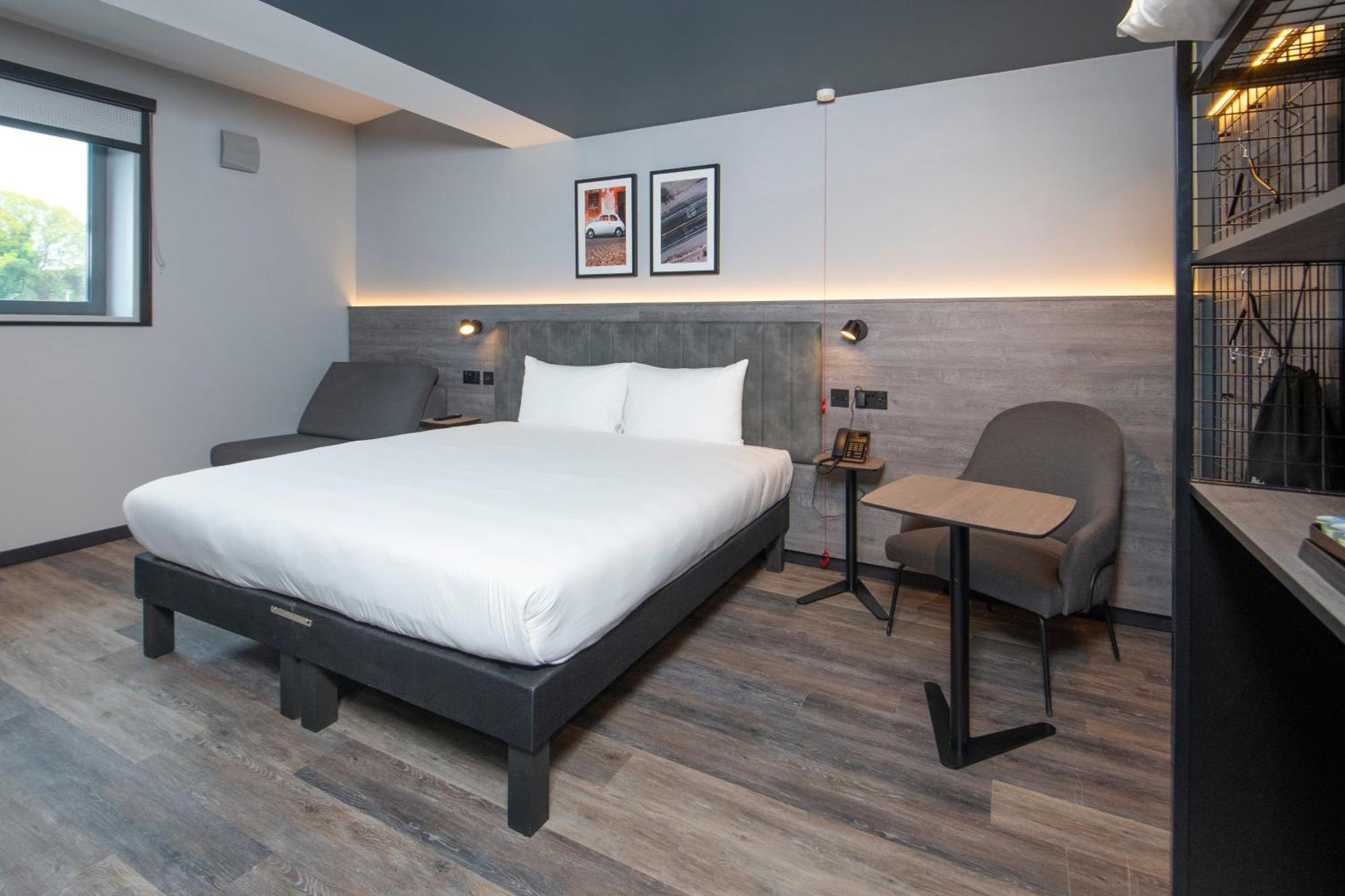 Ibis Styles London Gatwick Airport Otel Crawley  Dış mekan fotoğraf